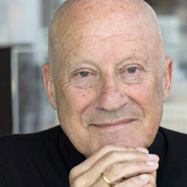 Norman Foster, architekt systemu stołów Nomos i kolekcji Cosmos dla Tecno