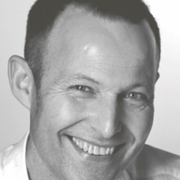 Peter Harvey, projektant sofy Mon Coeur i fotela Nautile