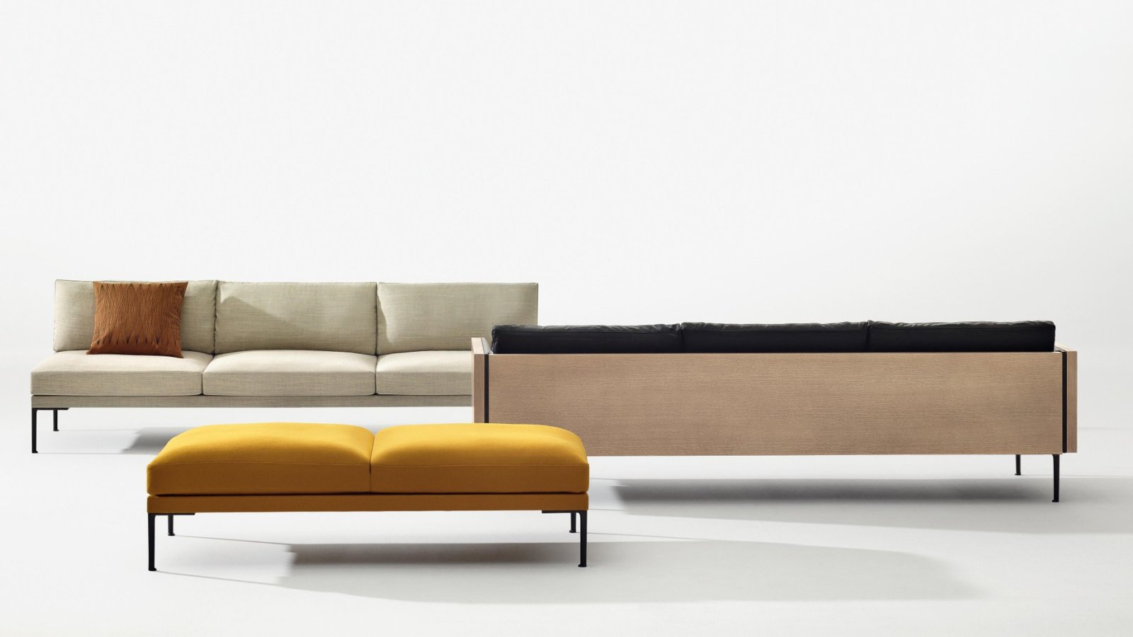 Modułowa sofa Steeve od Arper w strefie lounge