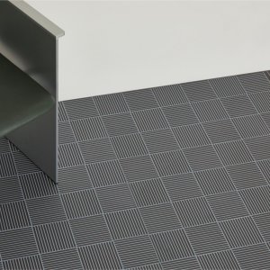 Salon z ceramicznym dywanem Fringe