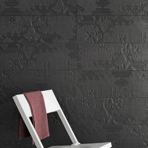 Detal tekstury Bas-Relief Code od Mutina
