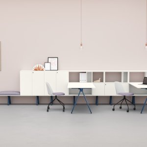 Biurko Lay z regulowanymi nogami podniesione do 85 cm