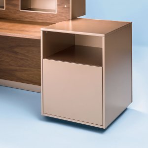 Nisze z lakierowanego metalu w nadstawce Toki Archiutti