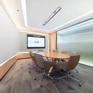 Fotele Aston u szczytu stołu konferencyjnego