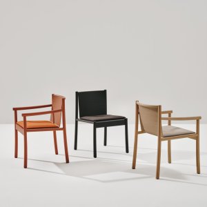 Kata Chair z podłokietnikami w poczekalni