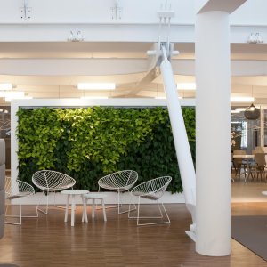 Krzesło Leaf od Arper przy biurku home office