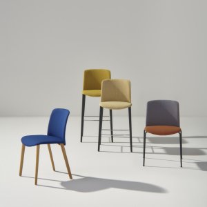 Krzesło designerskie Mixu od Arper z różnymi materiałami siedziska i oparcia w jadalni
