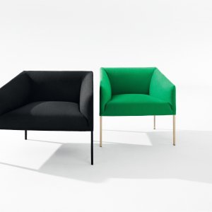 Sofa dwuosobowa Saari od Arper w strefie lounge
