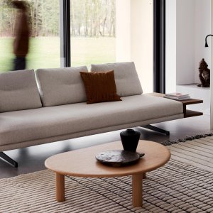 Sofa Steeve projektu Jean-Marie Massauda w lounge'u biurowym