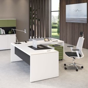 Open space z biurkami pracowniczymi Attiva i kontenerami marki Codutti