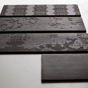 Bas-Relief Nero z glebokim swiatlocieniem