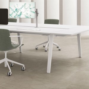 Stół konferencyjny E-Place 300 x 120 na dwóch kolumnach z kwadratową podstawą