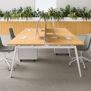 Trapezowa blenda pod biurkiem E-Place