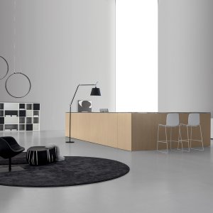 Qubo, moduły proste o jednej wysokości 112,5 cm w holu biurowym