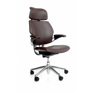 Fotel gabinetowy Freedom od Humanscale z zagłówkiem, w skórze