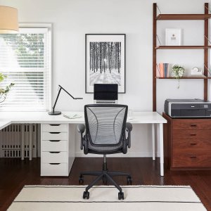 World LM od Humanscale — konstrukcja z 78 komponentów objęta 12-letnią gwarancją
