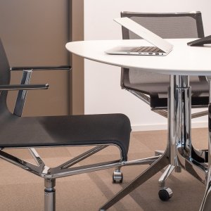 Stick Chair bez podłokietników do długiego stołu