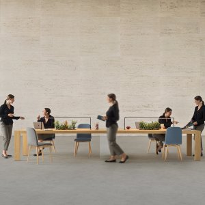 Sala konferencyjna ze stołem i komodami Kyo