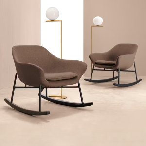 Fotel lounge Manta na czterech nogach z chromowanej rury