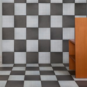 Aurore Light Grey Grid S i Grid L w lazience zarzadu