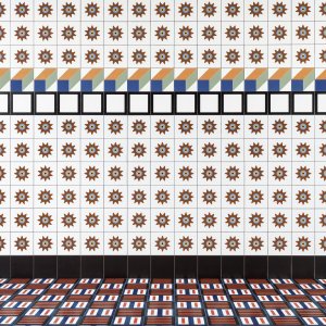 Szkliwiony gres Mutina ze wzorem Spring Terracotta w formacie 20,5×20,5 cm