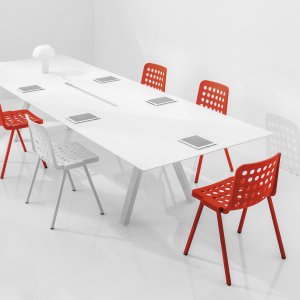 Sala konferencyjna ze stołem Arki-Table 360×120 i krzesłami