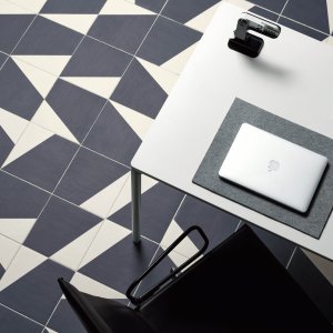 Graficzne wzory Puzzle projektu Barbera i Osgerby'ego