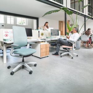 Podłokietnik wielofunkcyjny se:flex z nakładką obróconą do wewnątrz