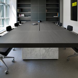 Kontener lakierowany Nero pod blatem z ciemnego dębu, Asymmetrical