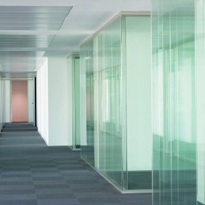 Pełna ścianka W80 z panelami dębowymi