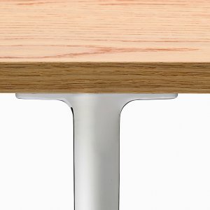 Toa workstation dla czterech osób z panelami DSP