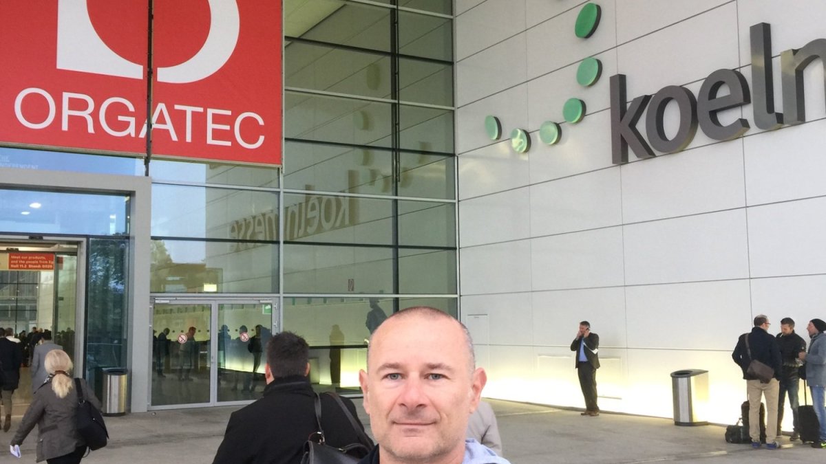 ORGATEC 2026: przepis liczy wolną podłogę, rozmowę ustawia odległość