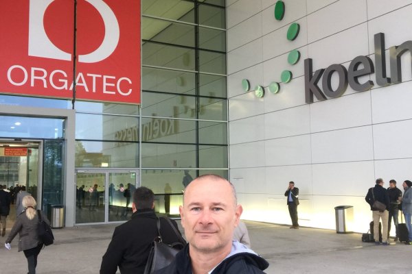 ORGATEC 2026: przepis liczy wolną podłogę, rozmowę ustawia odległość