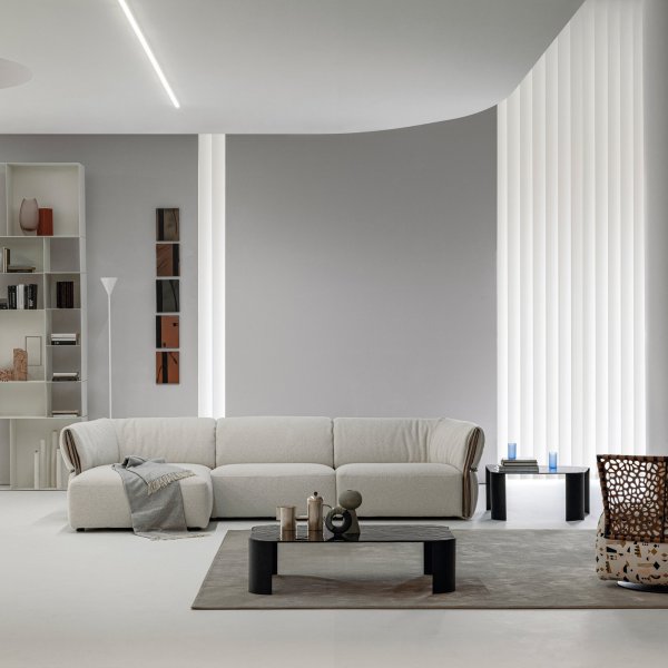 Skórzana sofa Cierre w lobby biurowym